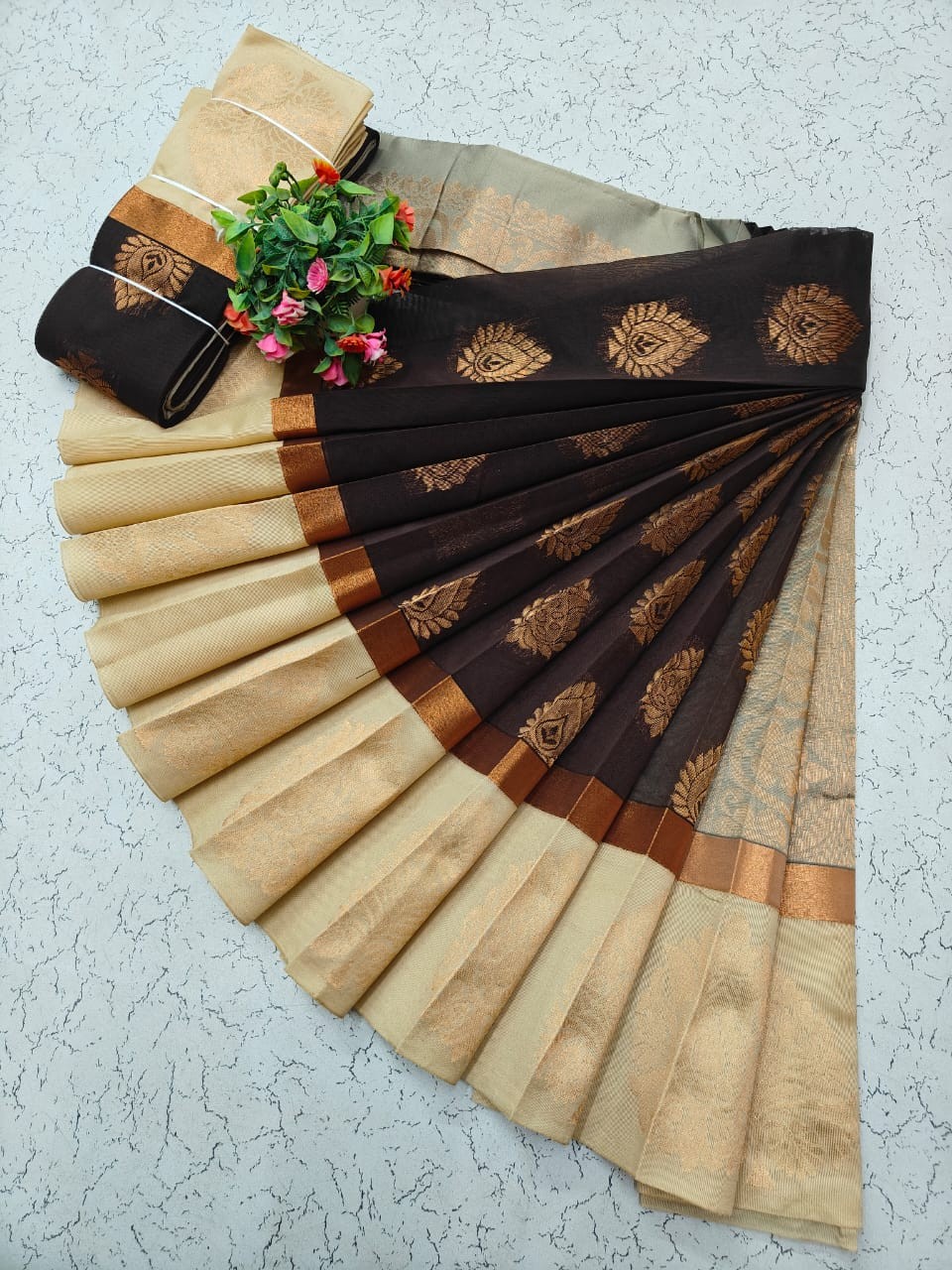 UPPADA KOTANJI CONTRAST BORDER SILK COTTON SAREES